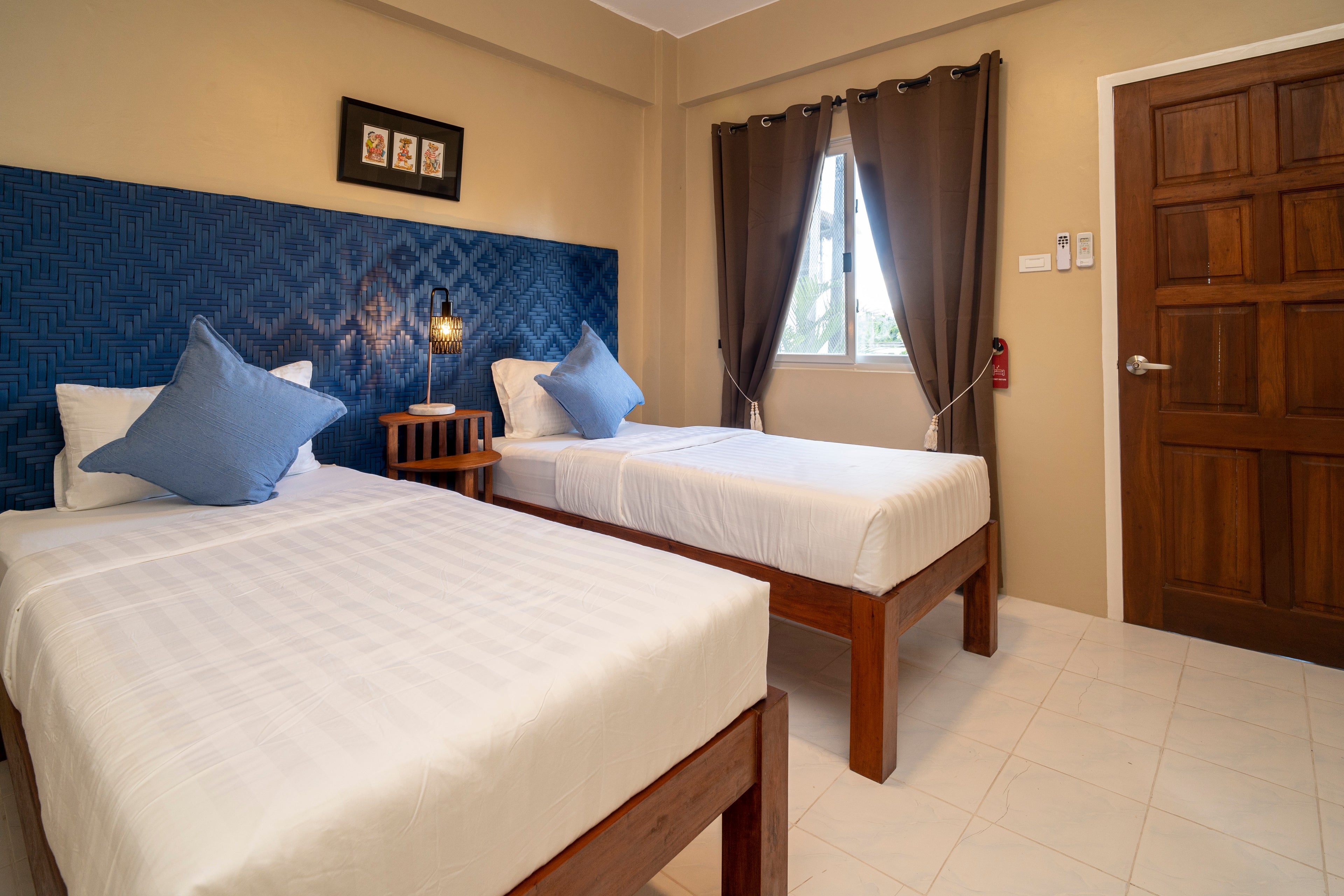 Poolside Superior Twin